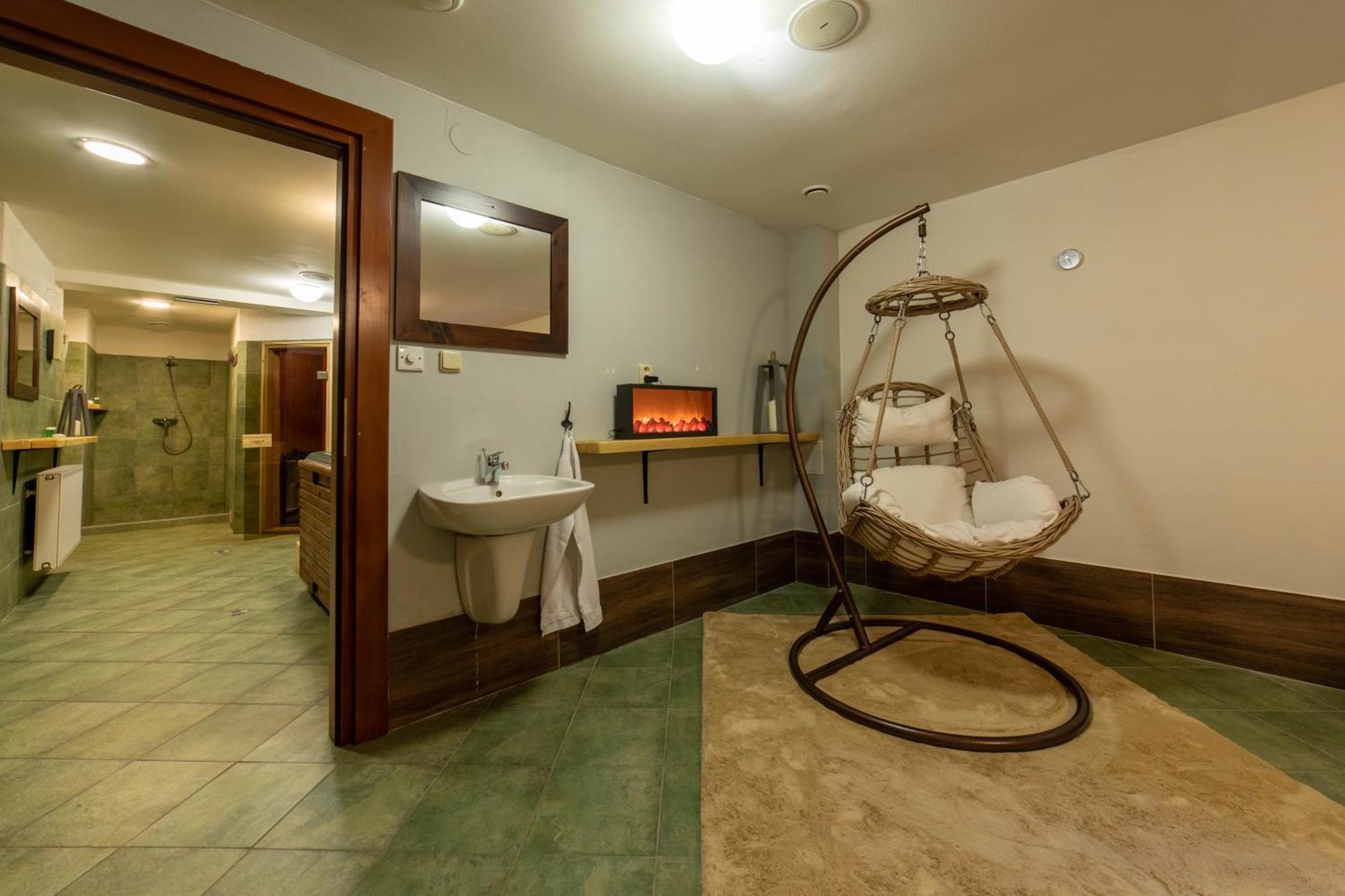 Hotel Liptov Holiday *** Liptovský Trnovec Екстериор снимка